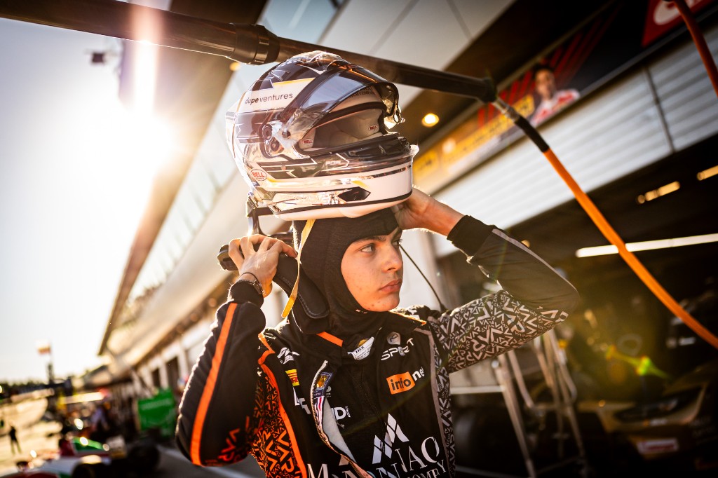 Andrea Dupé putting on his helmet in the Spielberg pit lane